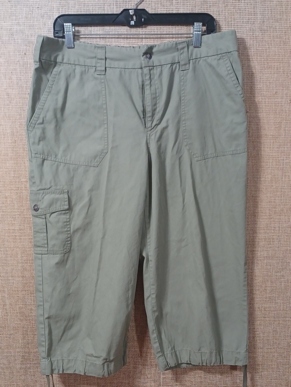 Basic Editions Olive Cargo Shorts in Light Olive